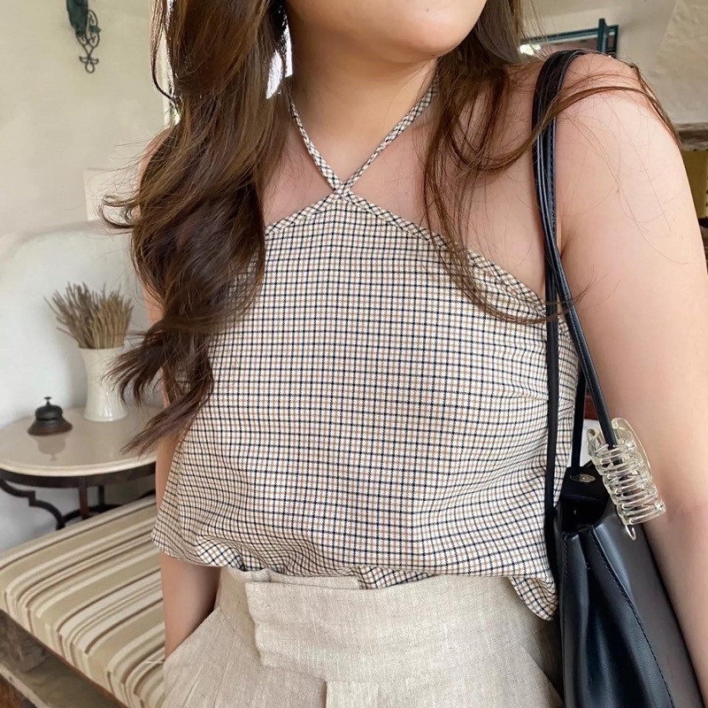 Used like new แบรนด์ Melt.inmoment เสื้อครอปคล้องคอ