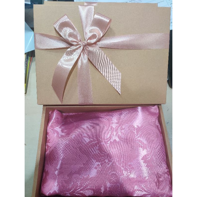 ผ้าแพร5ฟุตแบบธรรมดา+กล่องM (แพคเกจกล่องคราฟMผูกโบว์) แจ้งสีโบว์ในแชท