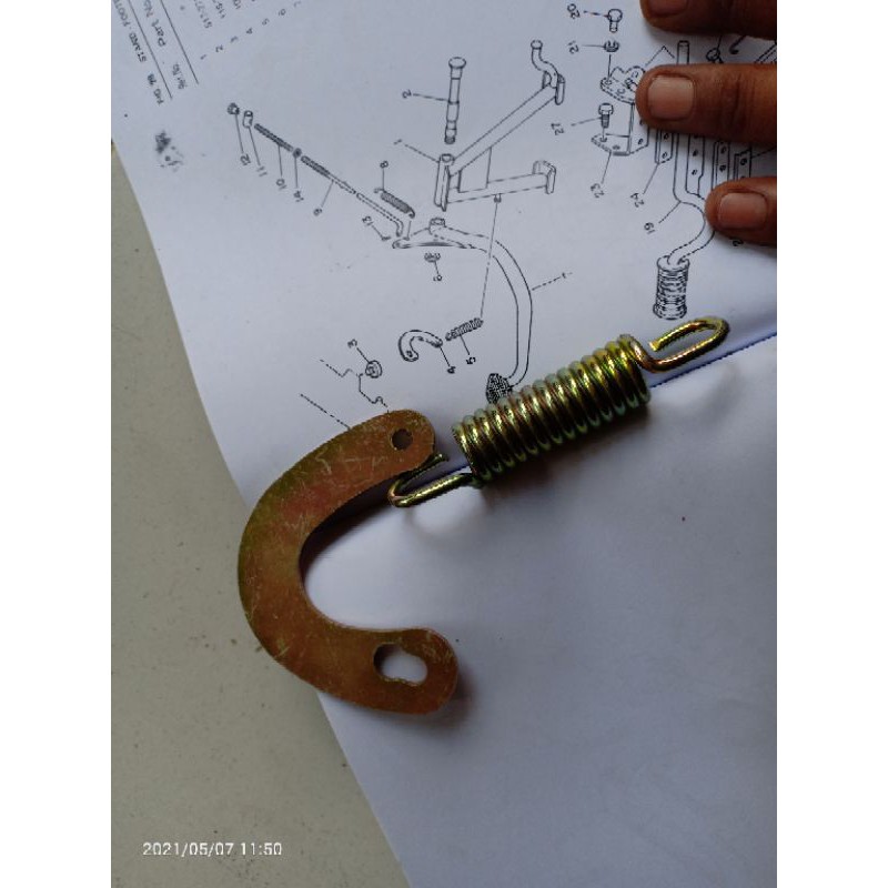 ขาตั้งกลางเกือกม้าสปริง YAMAHA V75 V80 U5 U7 L2G L2S L2 RX100 Ls3 l2sN Yasi As3 YGs1 rs100