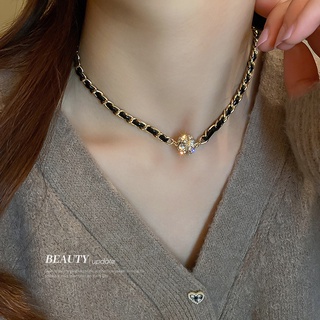 Bella สร้อยคอหนังจี้รูปไขลาน