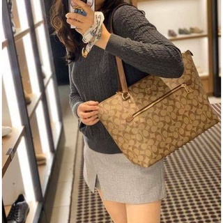 🎀 (สด-ผ่อน) กระเป๋า Tote zip น้ำตาลลายซี COACH F79609 GALLERY TOTE IN SIGNATURE CANVAS  IM/KHAKI SADDLE2