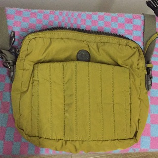 Kipling สภาพ 80% ใส่ไอแพดได้ มือ 2