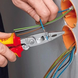 KNIPEX คีมอเนกประสงค์สำหรับงานติดตั้งไฟฟ้า VDE - 200 มม. รุ่น1396200