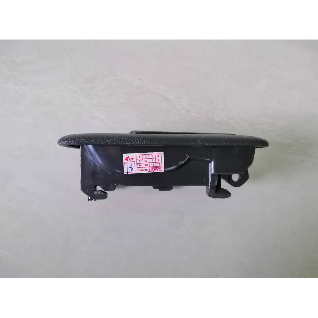 มือเปิดอันใน TOYOTA TIGER สีเทา ข้างRH(ขวา) ราคาอันละ 60บาท