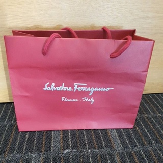 ถุงกระดาษ Salvatore Ferragamo แบรนด์เนม แท้