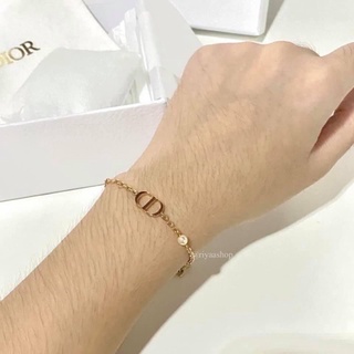 ⭐️⭐️ New D i o r ชนช็oป งานOri⭐️⭐️ สร้อยข้อมือ น่ารักปุ้กปิ้กมากๆ มีไข่มุกดูลูกคุณสุดๆ เกรดดีที่สุด (พร้อมส่ง)