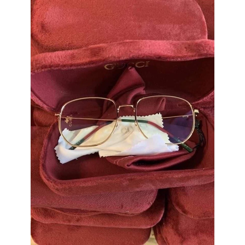 แว่นกรองแสง gucci พร้อมกล่อง หรูหราไฮโซสุดๆ พร้อมอุปกรณ์ ผ้าเช็ดแว่น + ถุงใส่แว่น  💕
