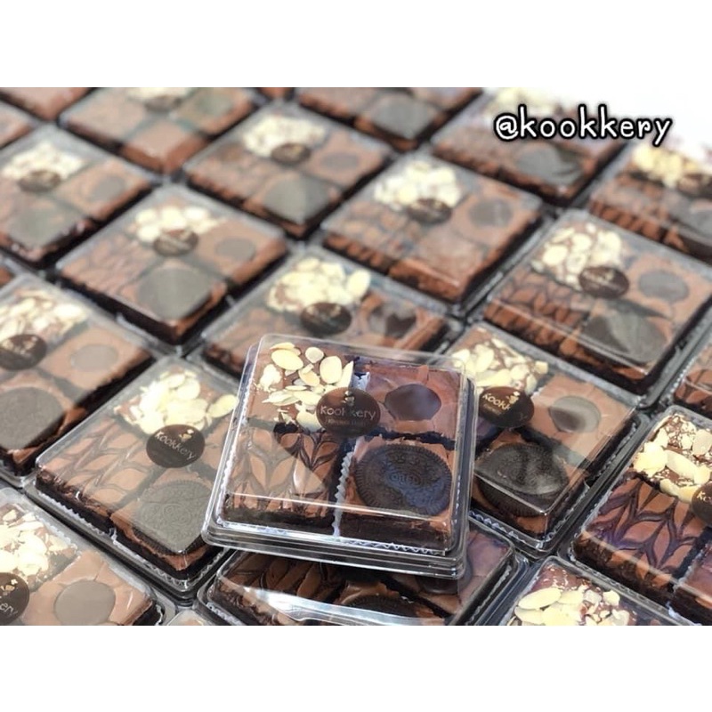 สินค้าขายดีจากหน้าร้านที่เชียงใหม่ บราวนี่ "กุ๊กเกอรี่" บราวนี่เนื้อหนึบ รวมรส ขนาด 4 ชิ้น (by ขนมเปี๊ยะเชียงใหม่)