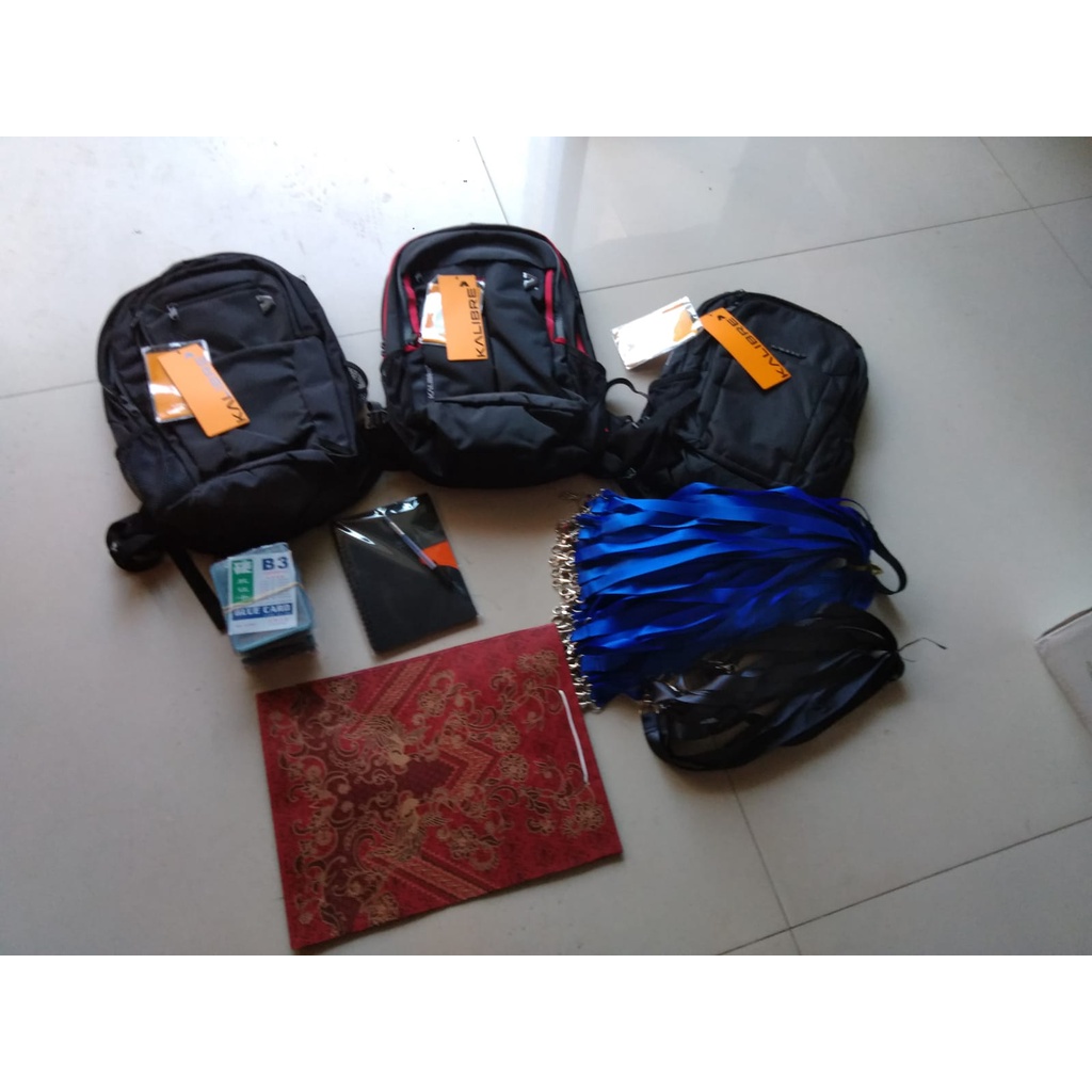 Kalibre Backpack 21L และชุดเครื่องเขียน Seminar
