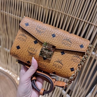 เอ็มซีเอ็ม SMALL MILLIE FLAP CROSSBODY IN VISETOS