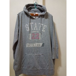 เสื้อฮู้ดกันหนาวสีเทามือสองแบรนด์no boundaries สกรีนจะซีดเล็กน้อย ไซส์ใหญ่เนื้อผ้ายังดีอยู่