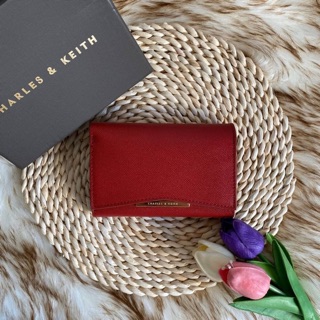 [แท้/พร้อมส่ง] CHARLES &amp; KEITH V-CUT FRONT FLAP WALLET