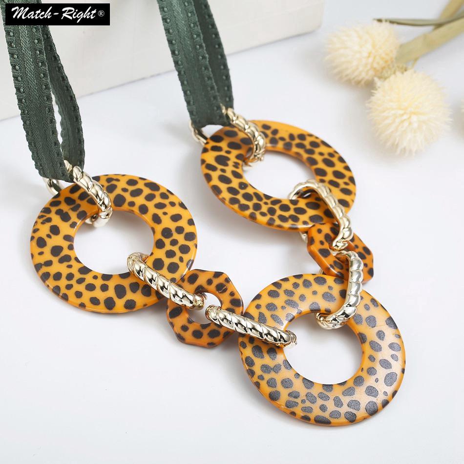 สร้อยคอแฟชั่น  สร้อยคอโซ่พิมพ์ลายเสือดาว Chunky Necklace Leopard Print Leather Retro Necklace