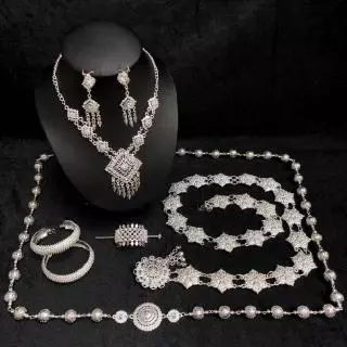 เครื่องประดับชุดไทยสร้อยเด็ก,ผู้ใหญ่ สีเงินพลอยขาวครบเซ็ต