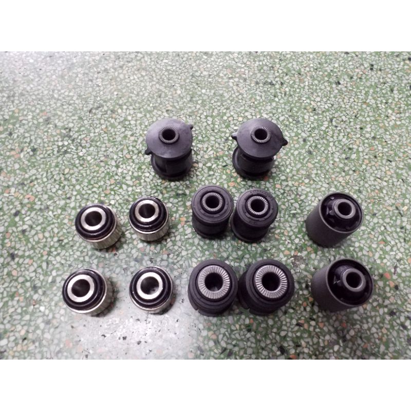 ชุดบูชปีกนกหลัง บูชคอม้า Toyota harrier mcu35 4wd  ปี 2004-2011