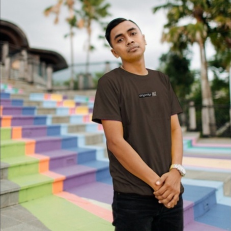 Anyway Mens Distro T-Shirt "ดีกว่า" Army 594