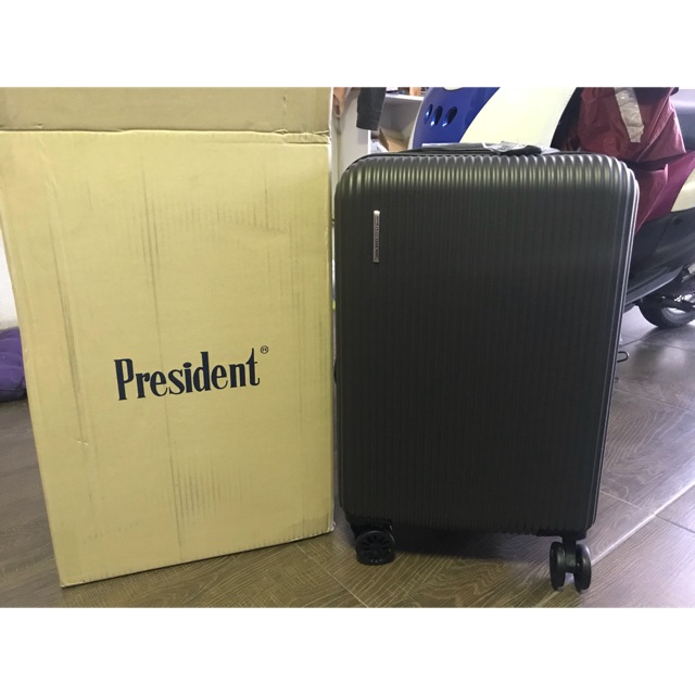 กระเป๋าเดินทางล้อลาก ไซด์ 20นิ้ว ยี่ห้อ President สีดำ มือ1 แกะมาแค่ถ่ายโชว์คะ
