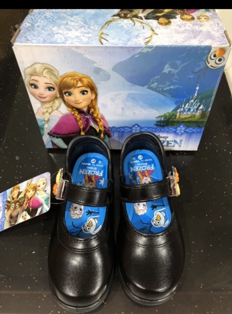 รองเท้าหนังดำ FROZEN ตัวล๊อก CF-111