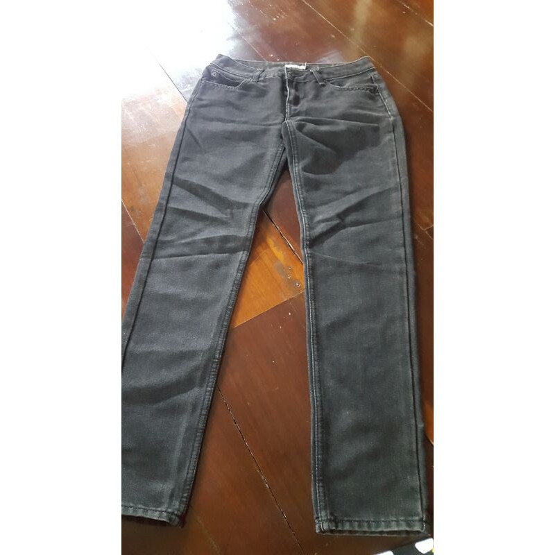 izzueยีนส์สีดำสภาพดี