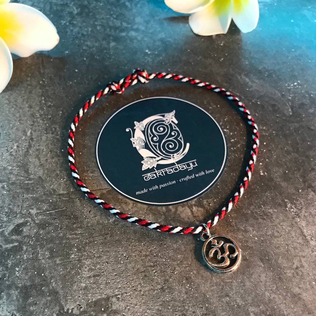 CAKRADAYU Thridatu Ongkara Omkara Hollow Bracelet สไตล์บาหลีดั้งเดิม