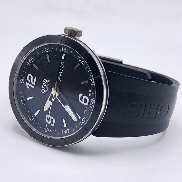 นาฬิกามือสอง ORIS TT1 automatic day-date ขนาดตัวเรือน 43mm หน้าปัดดำประดับหลักเวลาอารบิคพรายน้ำ เดินเวลา 3 เข็ม