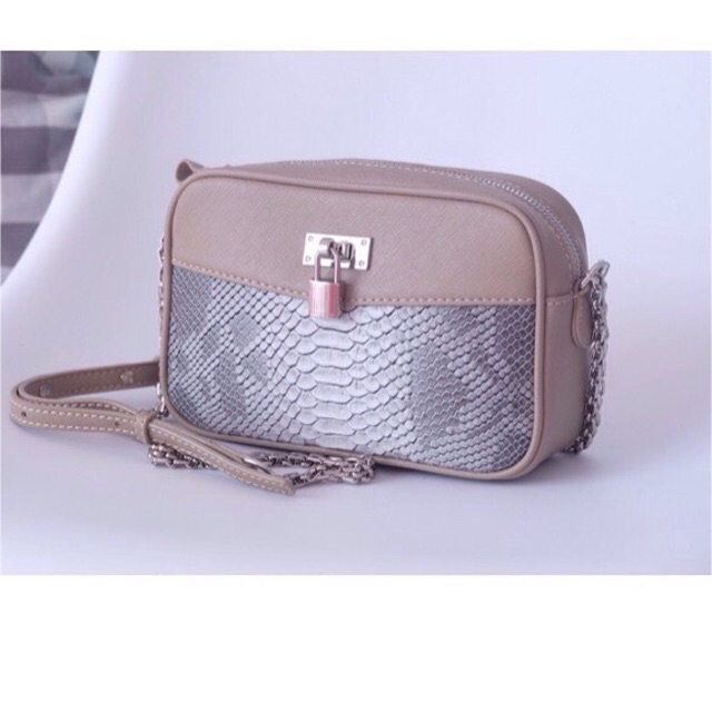 กระเป๋า perota brand สภาพใหม่ขอดูรูปเพิ่มเติมได้