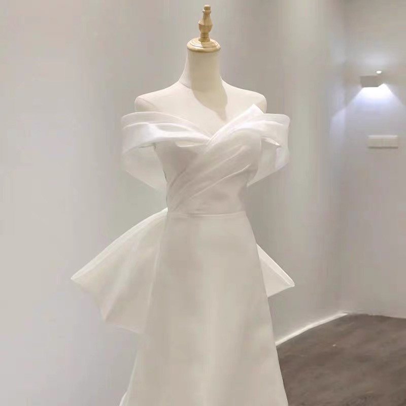 พร้อมส่งจากไทย ชุดแต่งงาน ชุดเจ้าสาว ชุดถ่ายพรีเวดดิ้ง ชุดafter party ชุดงานหมั้น เดรสสั้น เดรสมินิมอล E057