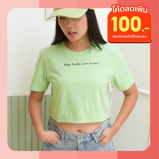 Threemore เสื้อครอปผู้หญิงผ้ายืดพิมพ์ลายมินิมอล High Profile Low Income