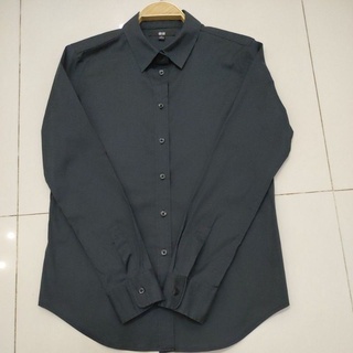 แบรนด์ uniqloสภาพดี95% เสื้อเชิ้ตหญิงสีดำ size m อกตึงที่36นิ้ว