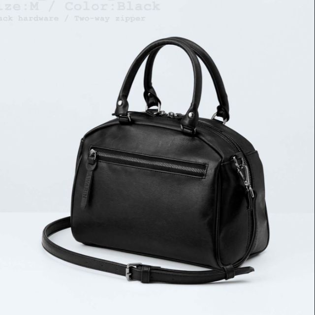 กระเป๋าawarinแท้ รุ่นcity bag sz:Mซื้อจากร้านsense by sosเซนทรัลลาดพร้าว สภาพ 90% ไม่ค่อยได้ใช้เลยขา