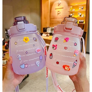 ขวดน้ำ ขนาด 1400 ml. [แถมฟรี! สติกเกอร์ 3D+ไดคัท] กระติกน้ำ มีขีดบอกเวลา กระบอกน้ำ พร้อมหลอด มีสายสะพายข้าง พกพาสะดวก