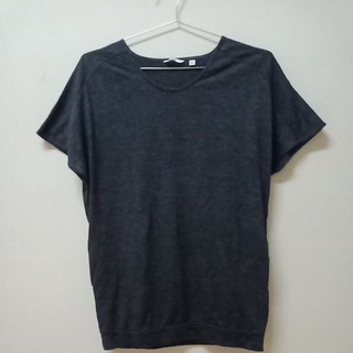 แบรนด์ Uniqlo เสื้อมือสอง size M ทรง Over Size