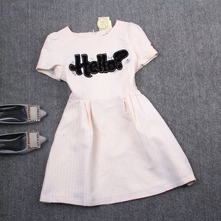 พร้อมส่ง &gt; มินิเดรส Hello สีครีม