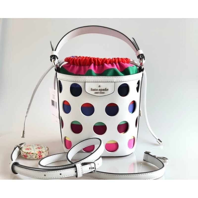 🇺🇸 Kate Spade Pippa perf dot small bucket bag
