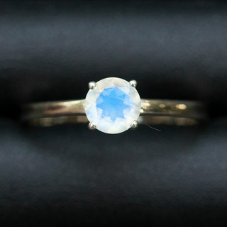 แหวนพลอยมุกดาหาร(Rainbow moonstone) เนื้อใส เหลือบฟ้าเข้ม เรือนเงินแท้92.5% พลอยแท้จากประเทศศรีลังกา ไซส์นิ้ว 62 หรือเบอ