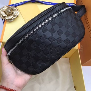 กระเป๋าคาดอก Louis Vuitton