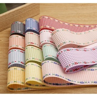 พร้อมส่ง ริบบิ้นผ้าฝ้าย ลายสก๊อด ริมปักดอกไม้ ขนาด 38 มม.
