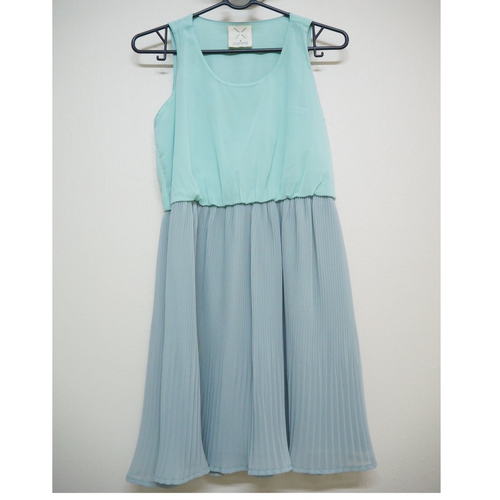 ชุดเดรสสั้น สีพาสเทล มือสองสภาพดี ยี่ห้อ PINS and NEEDLES