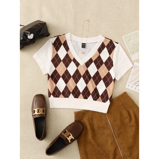 [SIS.SIE พร้อมส่ง] SHEIN browny เสื้อยืดคอวี แขนสั้น ลายข้าวหลามตัด