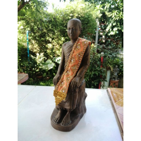 สไบห่มองค์หลวงปู่เทพโลกอุดร