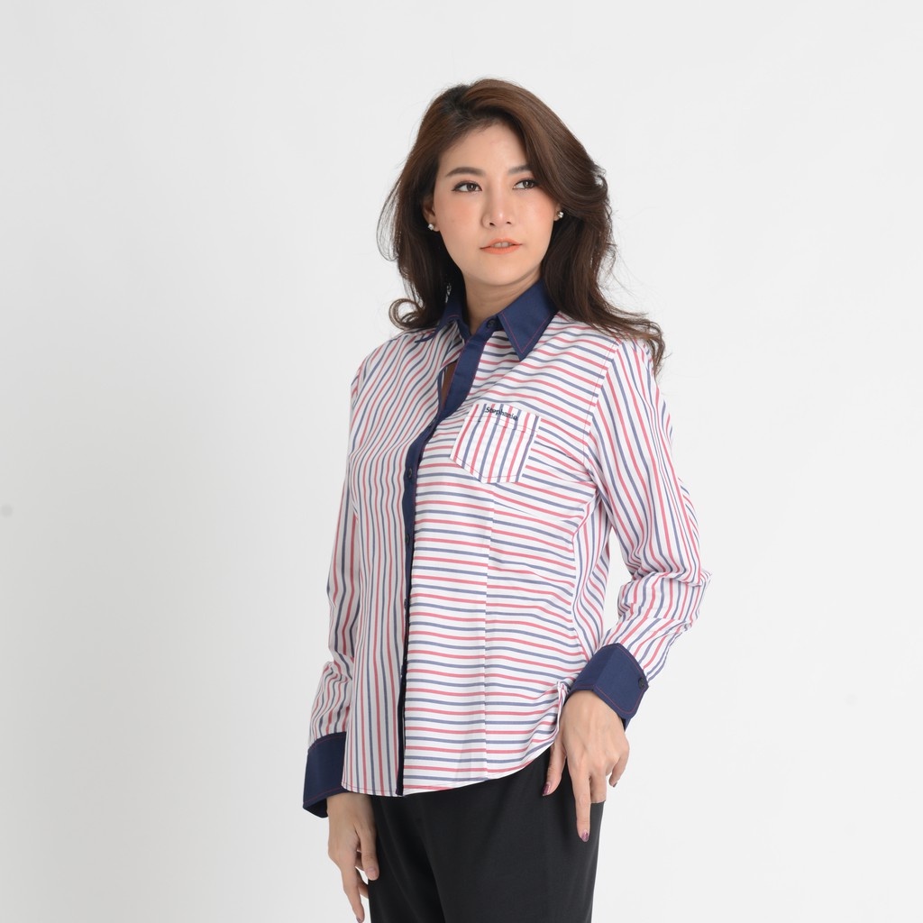 Stephanie Shirt เสื้อเชิ้ตแขนยาวสีขาวลายทางสีน้ำเงินสลับแดง แนวกระดุม ปกและแขนเสื้อตกแต่งด้วยผ้าพื้นสีน้ำเงิน(OWS30RE)