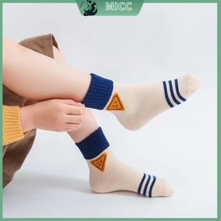 【Bangkok Delivery】5 คู่ สะดวกสบายป้องกันกลิ่นเหม็นถุงเท้านักเรียน 1- 12 ปี นุ่มระบายอากาศและดูดซับเหงื่อ ถุงเท้ากีฬา ลายฮีโร่ลายสายรุ้ง