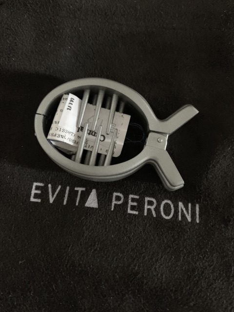 กิฟท์ 🐟ปลาน้อยสีดำ สีเงิน Evita Peroni แท้ ยอดฮิต