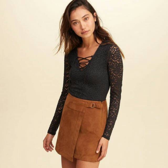 HOLLISTER Must-Have Lace-Up Top- สีดํา