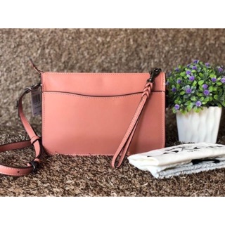 งาน Shop มีถุงผ้า ถอดสายได้เป็นคลัชเกร๋ๆ Soho Crossbody  8 3/4" (L) x 6" (H) x 1 3/4" (W)