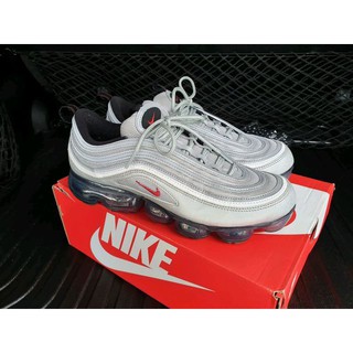 Nike Vapermax 97 silver แท้ 100%  มือสองสภาพใหม่ครับ  size : 10.5 us &lt;&lt;&lt;สามารถผ่อนได้&gt;&gt;&gt;