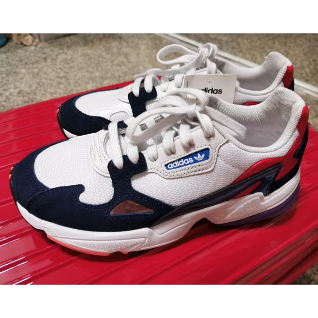 Adidas Falcon Size 6 UK มือ 2 รุ่นที่ลิซ่าใส่