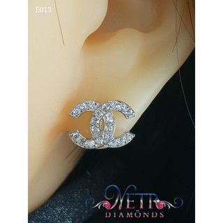 ต่างหูชาแนลขนาดเล็ก ทำจาก เพชร CZ, Cubic Zirconia หรือ เพชรโคลนนิ่ง ดีไซน์เรียบหรู สวยทันสมัย ทำจากแร่สังเคราะห์ CZ