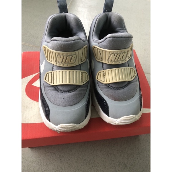 รองเท้า Nike เด็ก ส่งต่อ