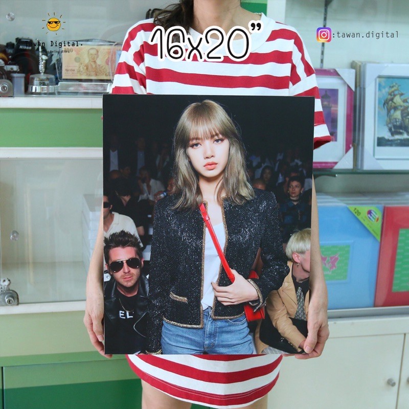 รูปพร้อมกรอบลอย 16x20”